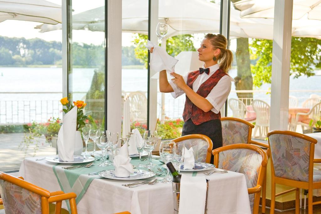 Hotel "Seelust" Garni Röbel Exteriör bild