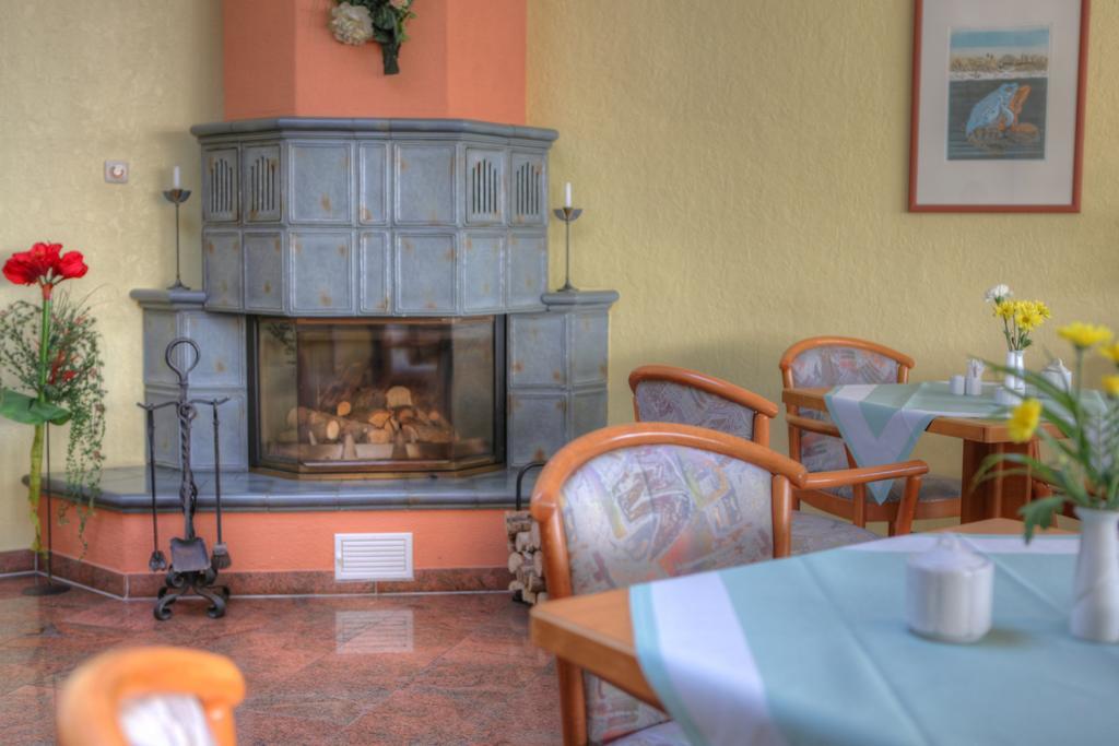 Hotel "Seelust" Garni Röbel Exteriör bild